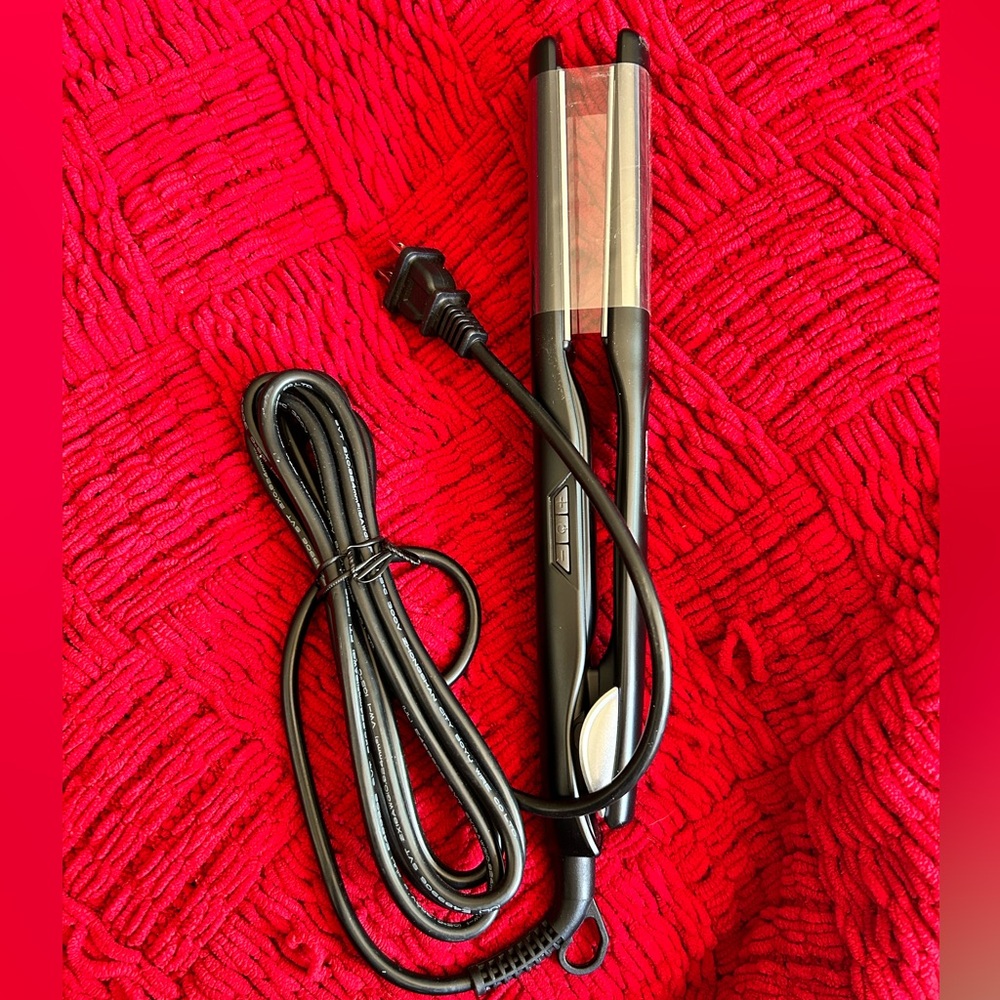 NEW unbranded hair straightener